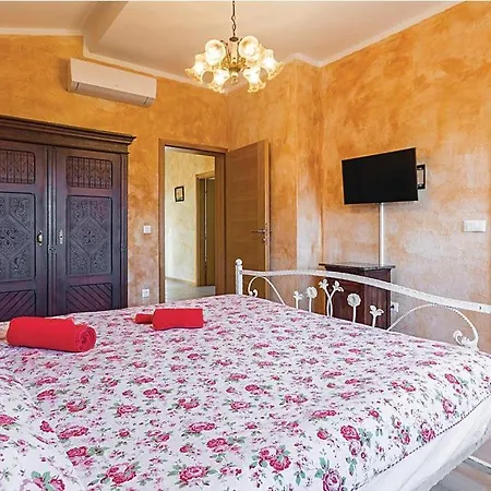 Rustica Delia Villa