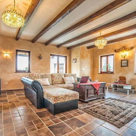 Rustica Delia Villa